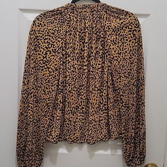 Saylor Primrose Cheetah Plissé Blouse - Picture 8 of 13